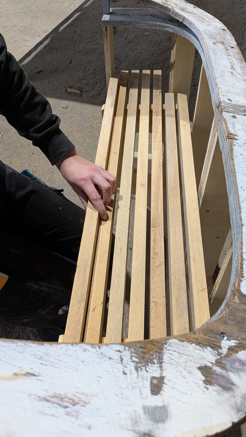Fabrication de l’assise en lattes de bois
